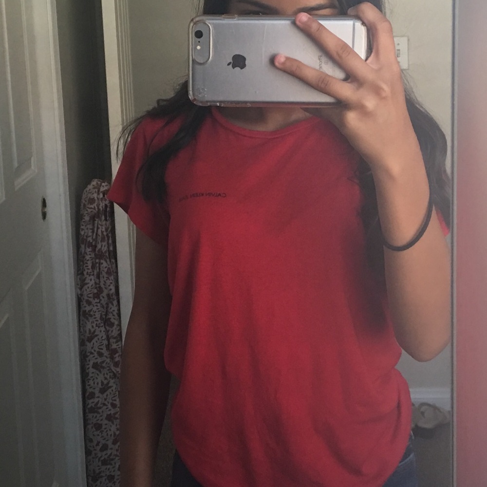 Red Calvin Klein jeans basic tee